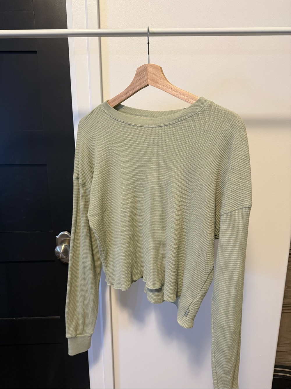 Aritzia TNA Waffle Knit Crew Boxy Long sleeve in Seagrass Green - Picture 5 of 11